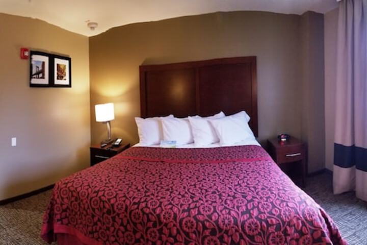 1 King Bed (2 of 8)