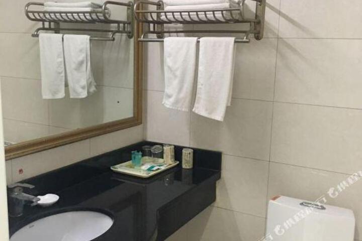 Tacheng Xianqiao Motel