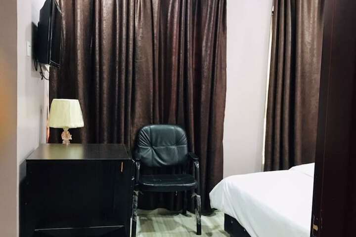 Room 14 of 20