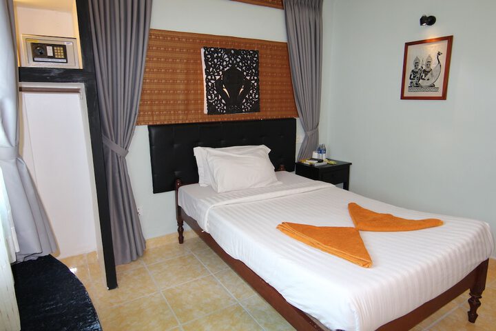 Room 13 of 64