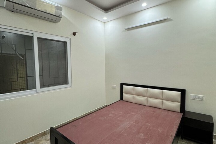 Room 3 of 10
