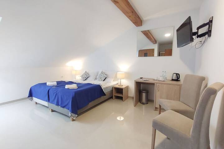 Room 5 of 33