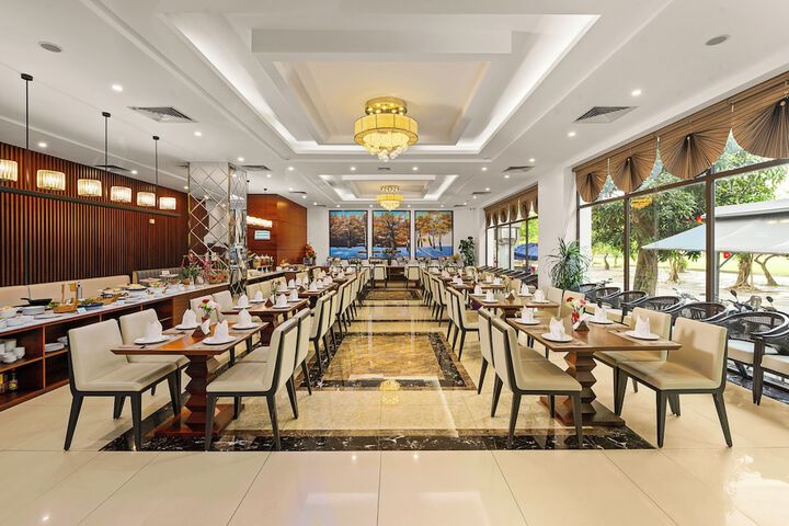 Dining 49 of 57