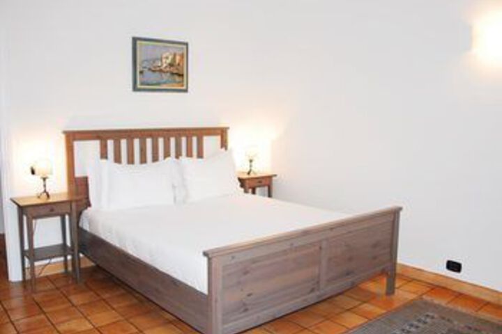 Room 4 of 10