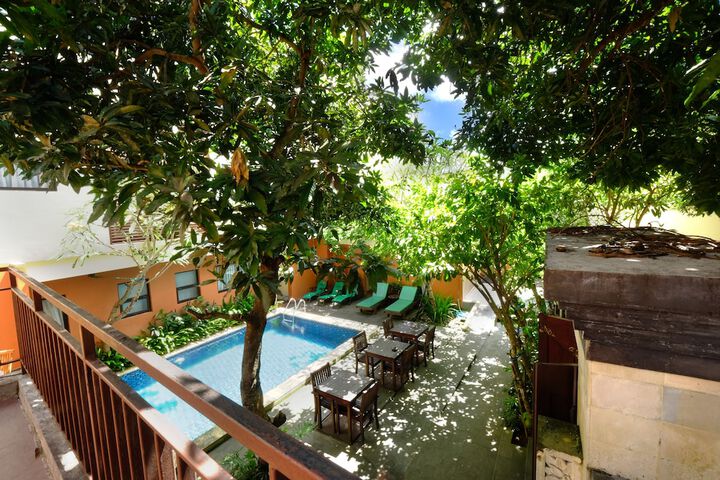 Hotel with Pool