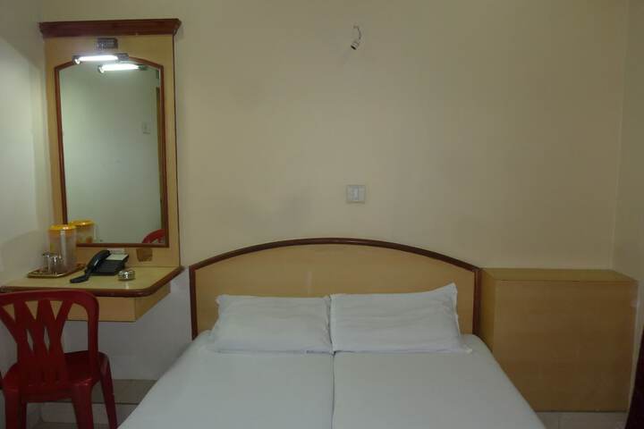 Room 13 of 38