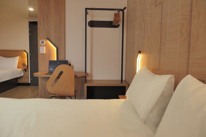 Room 17 of 51