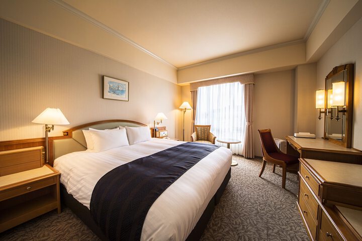 Room 4 of 18