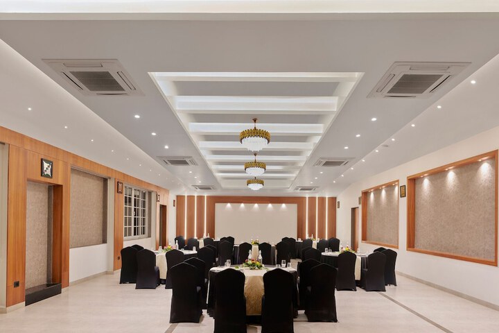 Ballroom/Hall 33 of 36