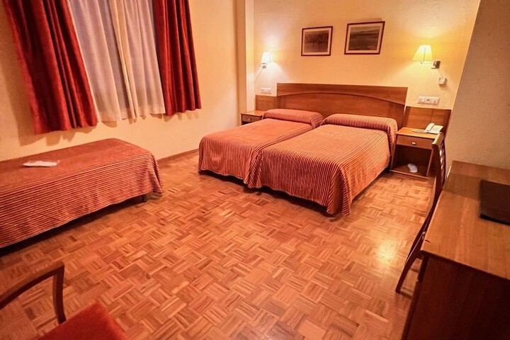 Room 18 of 28