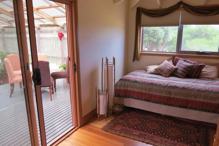 Room 4 of 16