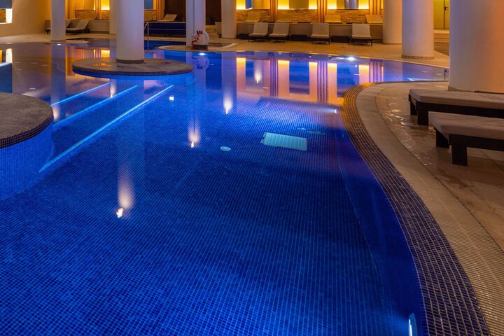 Hotel with Pool