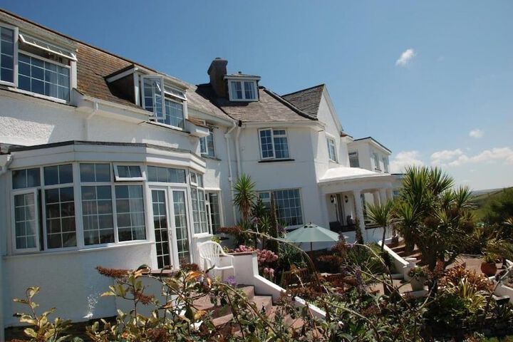 THE WHIPSIDERRY HOTEL