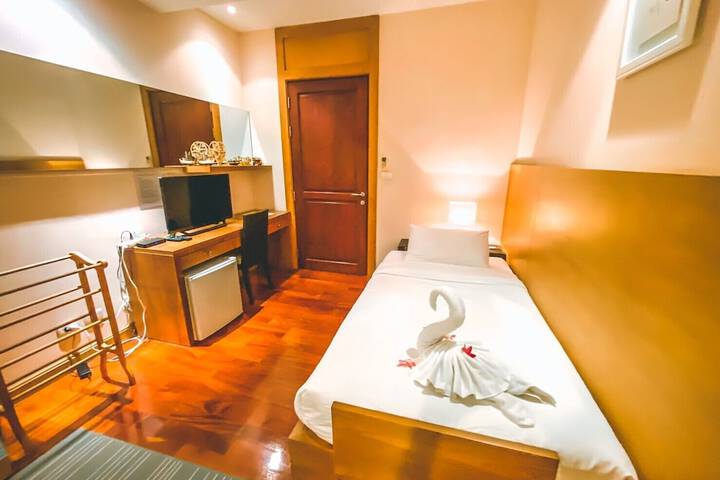 Room 10 of 77