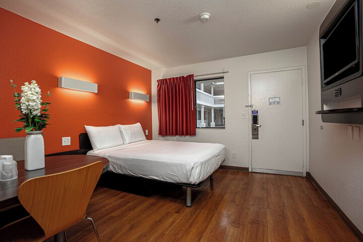 Double Bed Accessible (2 of 10)