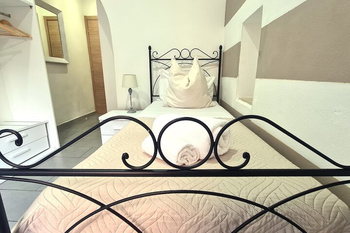 Room 45 of 104