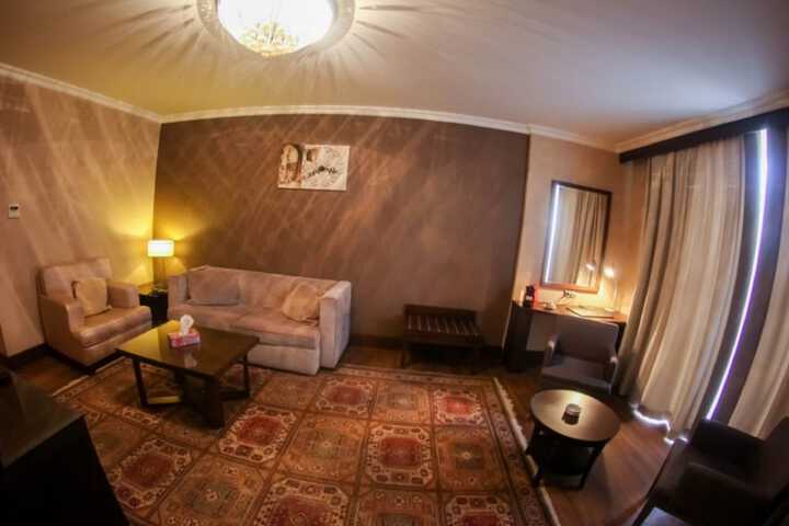 Room 19 of 38