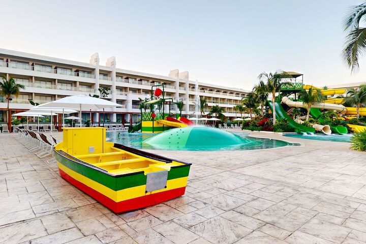 Pool 101 of 271