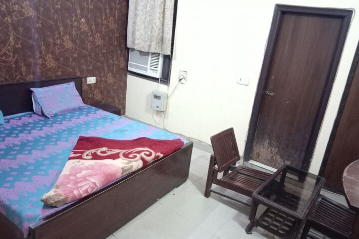 Room 6 of 20