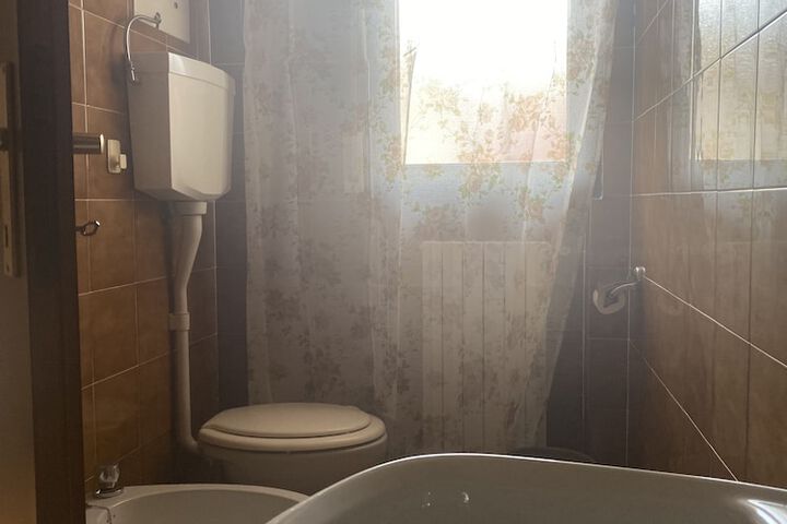 Room 7 of 24