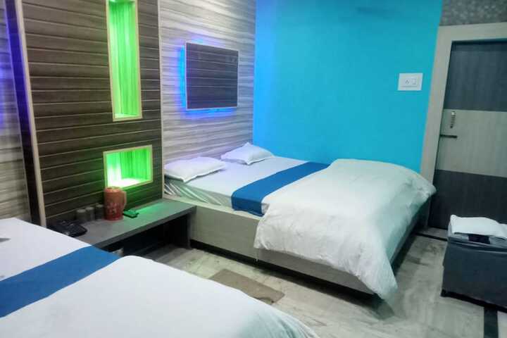Room 4 of 9