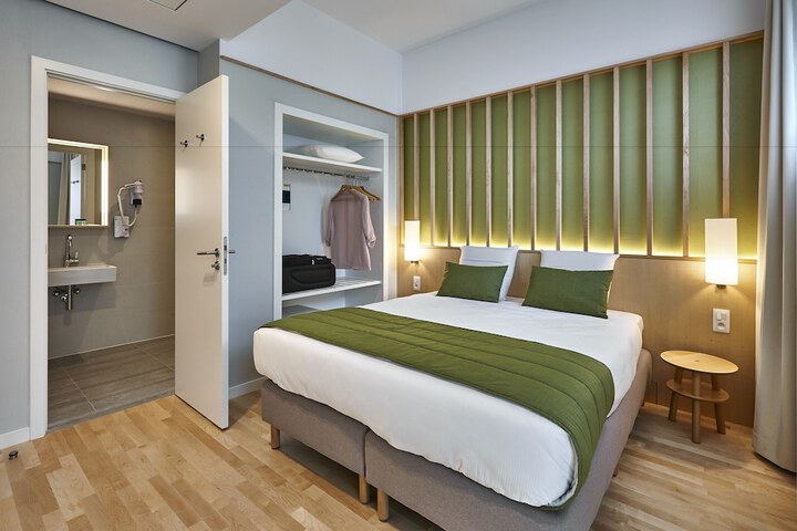 Room 37 of 61