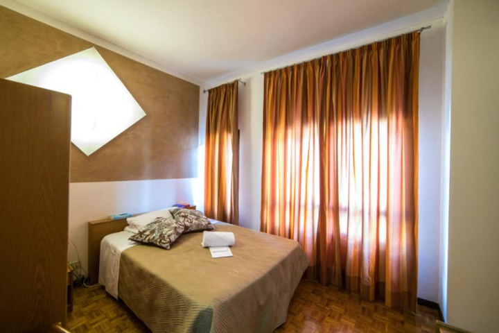 Room 16 of 38
