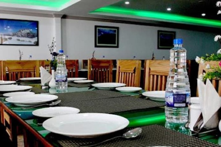 Dining 20 of 37