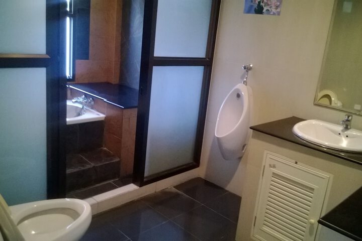 Room 6 of 14
