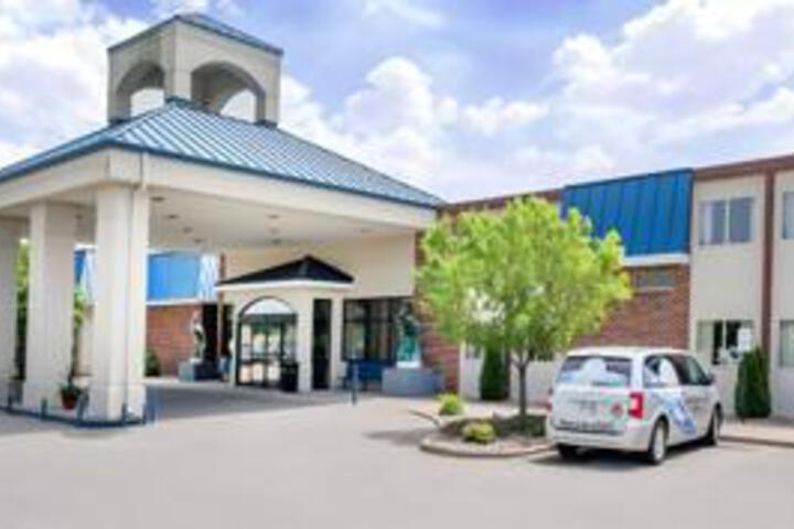 Photo of Norwood Inn & Suites La Crosse