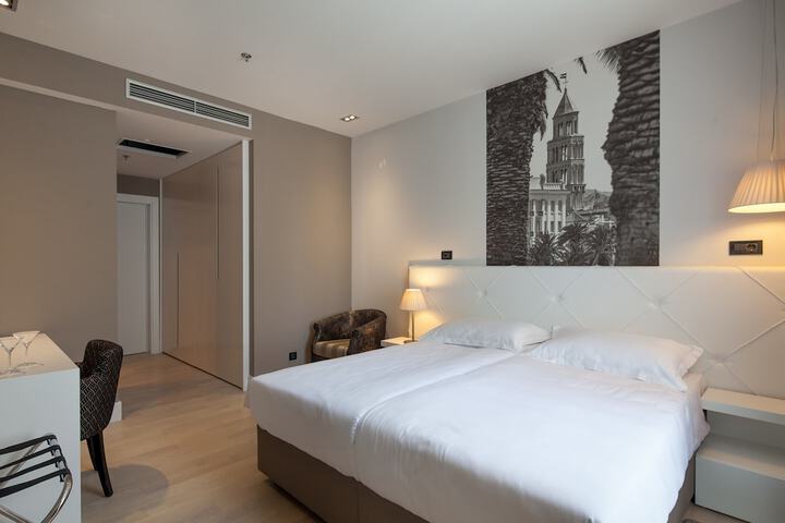 Room 22 of 145