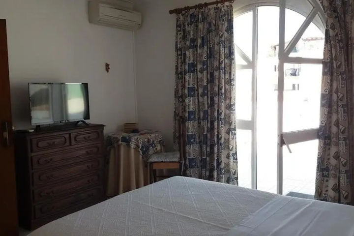 Room 4 of 7