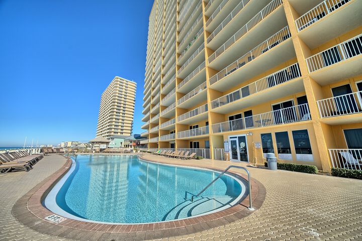 Pool 221 of 225