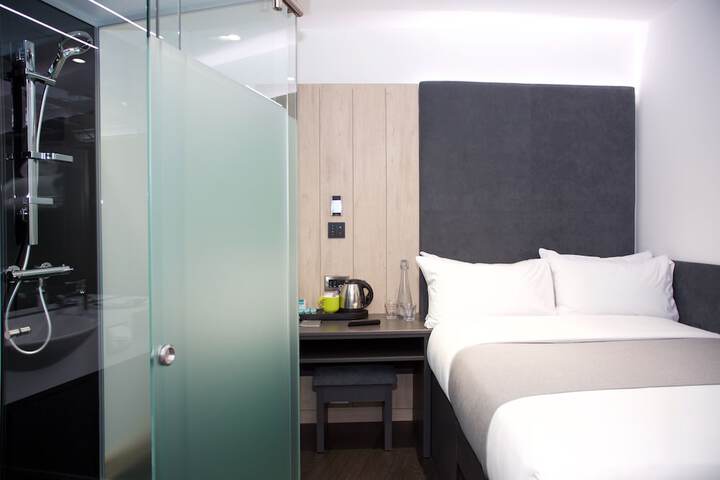 Room 5 of 50
