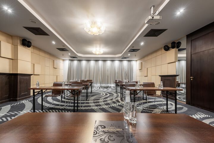 Ballroom/Hall 58 of 64