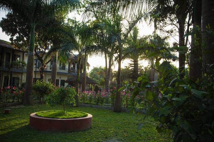Hotel Exterior 33 of 38