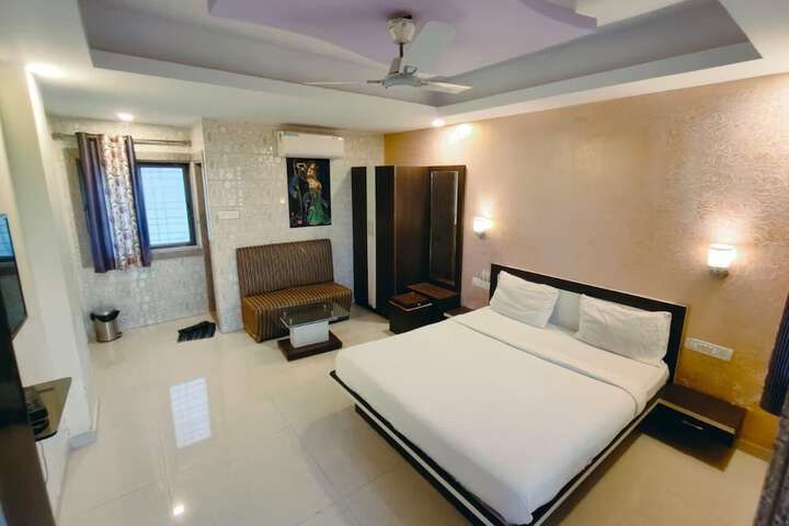 Room 3 of 13