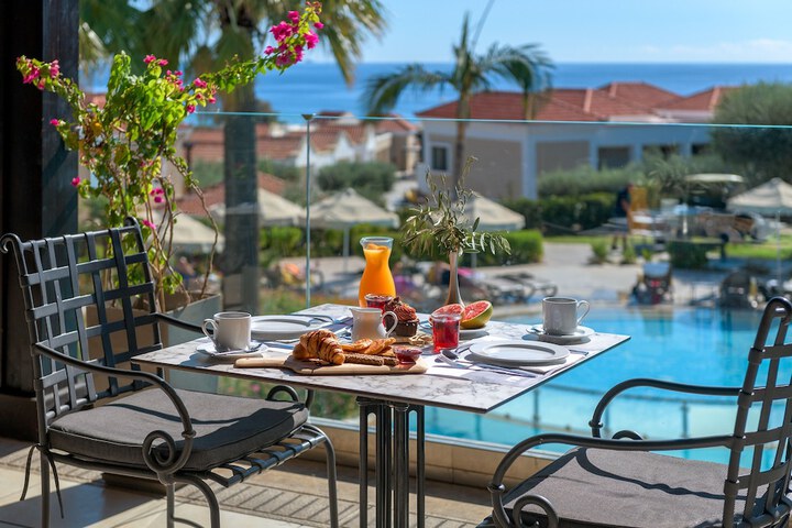 Breakfast/Coffee Service 100 of 113