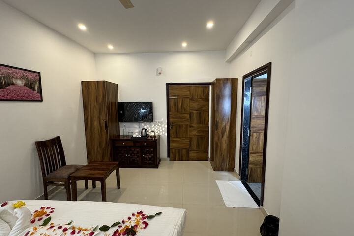 Room 2 of 11