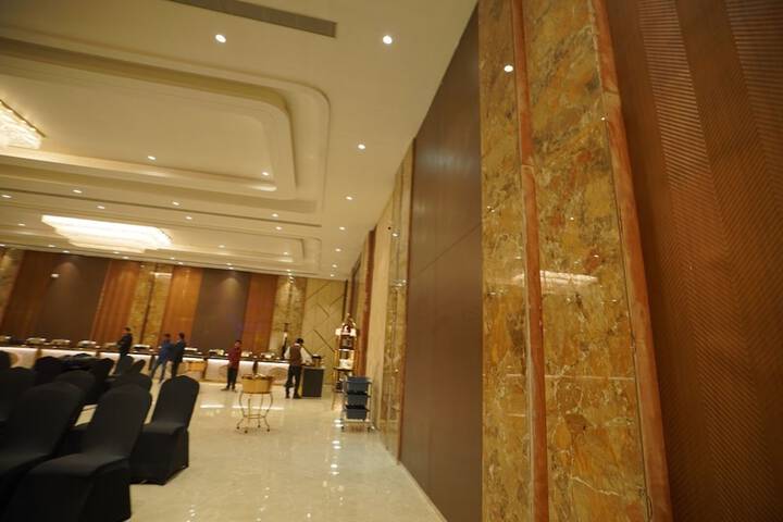 Ballroom/Hall 13 of 29