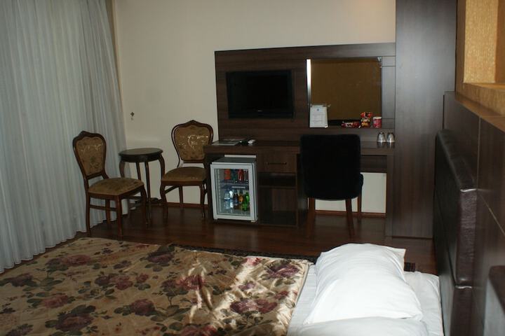 Room 7 of 37