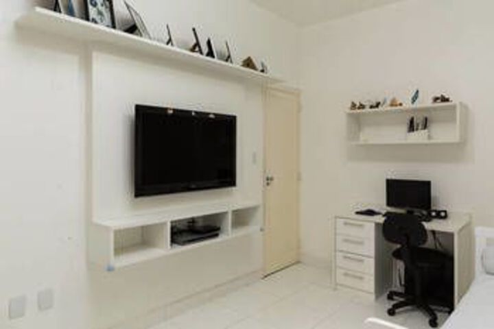 Room 4 of 17