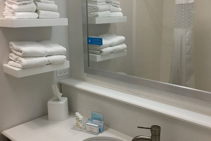 Bathroom sink