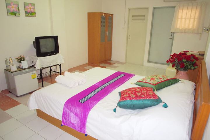 Room 4 of 38