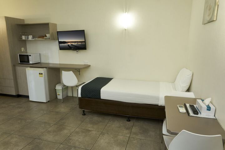 Room 7 of 33