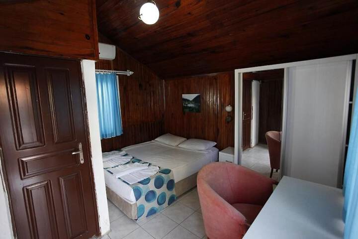 Room 8 of 28