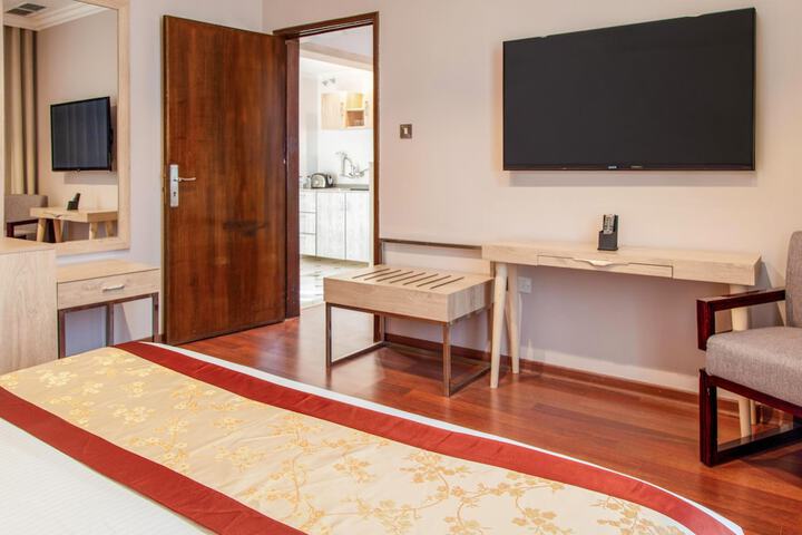 Room 15 of 102