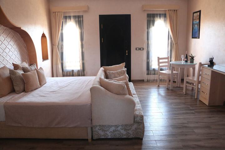 Room 4 of 97