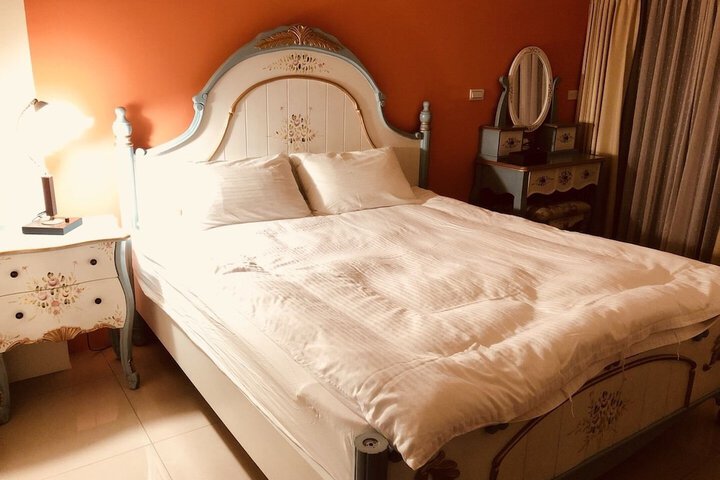 Room 2 of 6