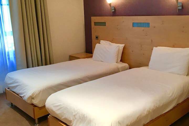 Room 14 of 33